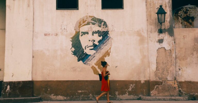 OpenAI Model 4o: Immagini personalizzate con Custom GPTs!