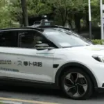 Cina blocca i robotaxi: 100 taxi senza guidatore fermi a Wuhan, stop nazionale alle licenze