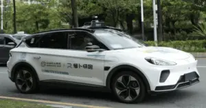 Cina blocca i robotaxi: 100 taxi senza guidatore fermi a Wuhan, stop nazionale alle licenze