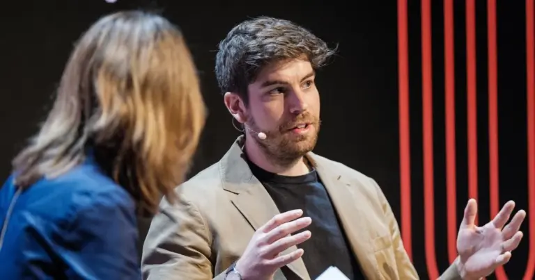 I farmaci dell’AI entrano in clinica: ora tocca alla biologia