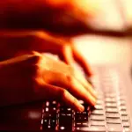 Meta spia dipendenti: mouse, tastiera e screenshot per l’AI