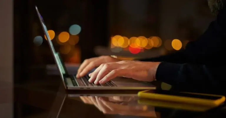 Usa accusa la Cina: rubate le intelligenze artificiali a colpi di milioni di query